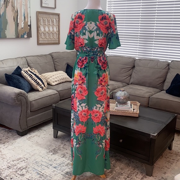 Gorgeous Lulus maxi dress Size Small - Picture 5 of 5